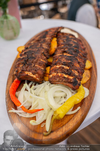 Floß-Opening und 105-Jahresfeier - Strandcafe Alte Donau, Wien - Fr 01.05.2026 - Ripperl mit Salat und Pfefferoni, Gastgarten Essen, Tradition, d97