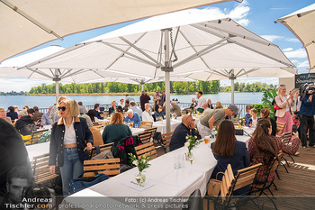 Floß-Opening und 105-Jahresfeier - Strandcafe Alte Donau, Wien - Fr 01.05.2026 - Gastgarten, Sommerlounge100