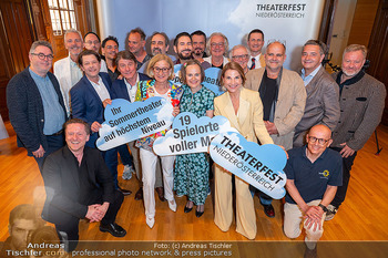 Theaterfest NÖ Präsentation - Palais Niederösterreich, Wien - Mo 04.05.2026 - Gruppenfoto mit allen Intendanten der Festspiele Theaterfest Nie1