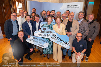 Theaterfest NÖ Präsentation - Palais Niederösterreich, Wien - Mo 04.05.2026 - Gruppenfoto mit allen Intendanten der Festspiele Theaterfest Nie102