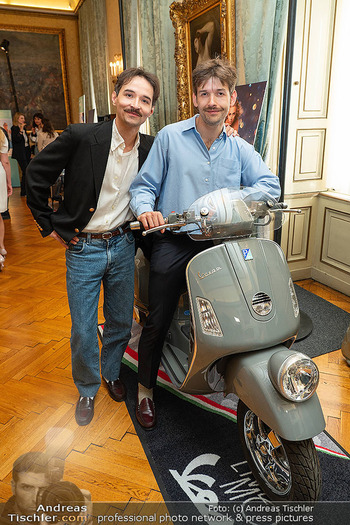 80 Jahre Vespa - Italienische Botschaft, Wien - Di 05.05.2026 - Michael Michi BUCHINGER mit Freund Dominik PICHLER88