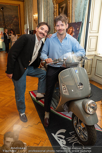 80 Jahre Vespa - Italienische Botschaft, Wien - Di 05.05.2026 - Michael Michi BUCHINGER mit Freund Dominik PICHLER89