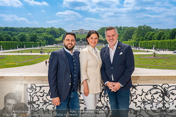 Fototermin vor Reitturnier - Schloss Schönbrunn, Wien - Sa 09.05.2026 - Paolo SCARIANO, Sonja KLIMA, Klaus PANHOLZER1