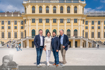 Fototermin vor Reitturnier - Schloss Schönbrunn, Wien - Sa 09.05.2026 - Herbert FECHTER, Paolo SCARIANO, Sonja KLIMA, Klaus PANHOLZER23