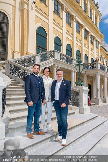 Fototermin vor Reitturnier - Schloss Schönbrunn, Wien - Sa 09.05.2026 - Paolo SCARIANO, Sonja KLIMA, Klaus PANHOLZER25