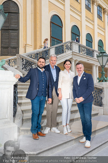 Fototermin vor Reitturnier - Schloss Schönbrunn, Wien - Sa 09.05.2026 - Herbert FECHTER, Paolo SCARIANO, Sonja KLIMA, Klaus PANHOLZER28