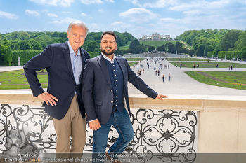 Fototermin vor Reitturnier - Schloss Schönbrunn, Wien - Sa 09.05.2026 - Herbert FECHTER, Paolo SCARIANO34