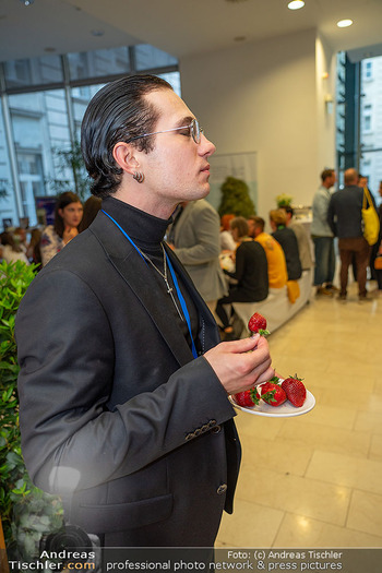 The sound of Europe - Bundesministerium für Land- und Forstwirtschaft - Sa 09.05.2026 - Luka ARANDELOVIC (Band Lavina, Serbien) genießt Österreichisch137
