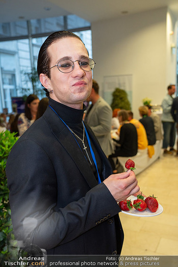 The sound of Europe - Bundesministerium für Land- und Forstwirtschaft - Sa 09.05.2026 - Luka ARANDELOVIC (Band Lavina, Serbien) genießt Österreichisch138