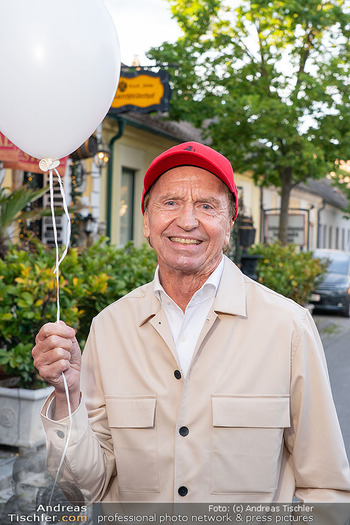 80er Jazz Gitti - Marchfelderhof - Di 12.05.2026 - Heribert KASPER (Portrait mit Luftballon)42