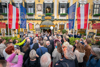 80er Jazz Gitti - Marchfelderhof - Di 12.05.2026 - Großer Andrang vor dem Marchfelderhof, Übersichtsfoto, Gäste114