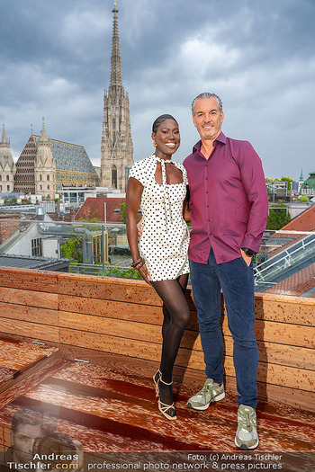 ESC Watch Party - Privates Penthouse, Wien - Sa 16.05.2026 - Aminata SANOGO mit Freund Peter LÖCKER102