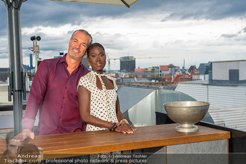 ESC Watch Party - Privates Penthouse, Wien - Sa 16.05.2026 - Aminata SANOGO mit Freund Peter LÖCKER111
