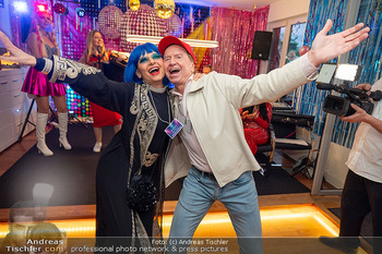 ESC Watch Party - Privates Penthouse, Wien - Sa 16.05.2026 - Heribert KASPER tanzt mit Domino BLUE129