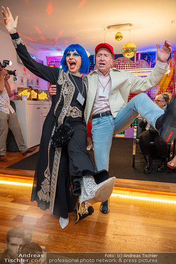 ESC Watch Party - Privates Penthouse, Wien - Sa 16.05.2026 - Heribert KASPER tanzt mit Domino BLUE131