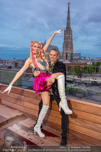 ESC Watch Party - Privates Penthouse, Wien - Sa 16.05.2026 - Beatrice TURIN mit Ehemann Heimo151
