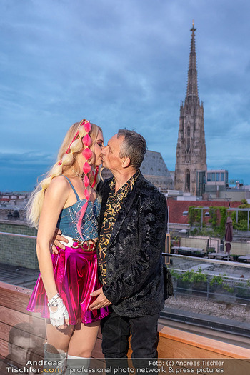 ESC Watch Party - Privates Penthouse, Wien - Sa 16.05.2026 - Beatrice TURIN mit Ehemann Heimo153