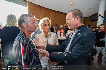 Wolfgang Fellner Buchpräsentation - Juwel im NEWS Tower, Wien - Di 19.05.2026 - Frenkie SCHINKELS mit Ehefrau Romana, Stefan PETZNER12