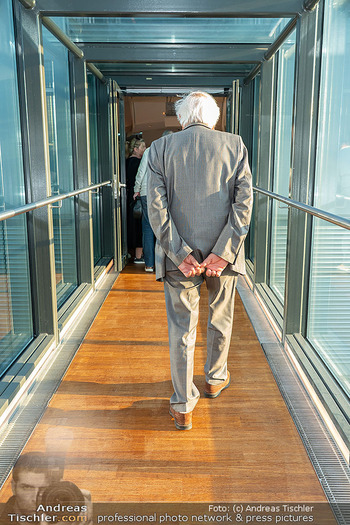 Wolfgang Fellner Buchpräsentation - Juwel im NEWS Tower, Wien - Di 19.05.2026 - Ioan HOLENDER (von hinten)70