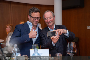 Wolfgang Fellner Buchpräsentation - Juwel im NEWS Tower, Wien - Di 19.05.2026 - Johann GUDENUS, Christoph LEITL (machen Selfie)120
