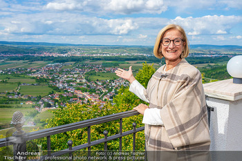 Weinverkostung - Stiftsrestaurant Göttweig, NÖ - Do 21.05.2026 - Johanna MIKL-LEITNER, im Hintergrund Krems und die Wachau, Ausbl19