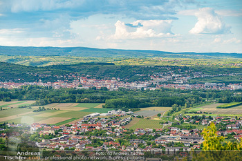 Weinverkostung - Stiftsrestaurant Göttweig, NÖ - Do 21.05.2026 - Blick über die Wachau Richtung Krems, Weinberge, Landschaft, Pa164