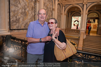 Goldenes Ehrenzeichen für Gary Lux - Künstlerhaus, Wien - Di 26.05.2026 - Herbert PROHASKA mit Ehefrau Elisabeth22