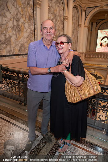 Goldenes Ehrenzeichen für Gary Lux - Künstlerhaus, Wien - Di 26.05.2026 - Herbert PROHASKA mit Ehefrau Elisabeth23