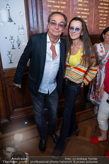 Goldenes Ehrenzeichen für Gary Lux - Künstlerhaus, Wien - Di 26.05.2026 - Christian KOLONOVITS, Brigitte JUST48