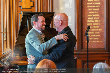 Goldenes Ehrenzeichen für Gary Lux - Künstlerhaus, Wien - Di 26.05.2026 - Gary LUX mit Sohn Dennis58