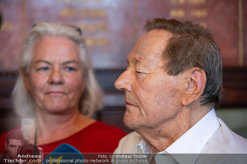 Goldenes Ehrenzeichen für Gary Lux - Künstlerhaus, Wien - Di 26.05.2026 - Wolfgang AMBROS mit Ehefrau Uta (Ute)71