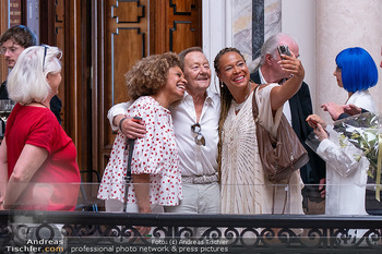 Goldenes Ehrenzeichen für Gary Lux - Künstlerhaus, Wien - Di 26.05.2026 - Stella JONES Selfie mit Wolfgang AMBROS88