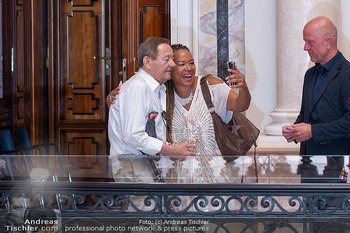 Goldenes Ehrenzeichen für Gary Lux - Künstlerhaus, Wien - Di 26.05.2026 - Stella JONES Selfie mit Wolfgang AMBROS89