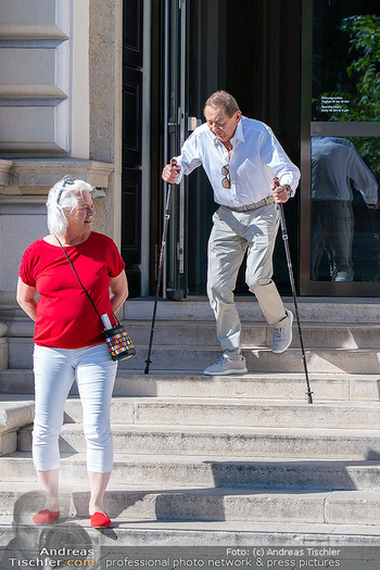 Goldenes Ehrenzeichen für Gary Lux - Künstlerhaus, Wien - Di 26.05.2026 - Wolfgang AMBROS mit Ehefrau Uta (Ute)91
