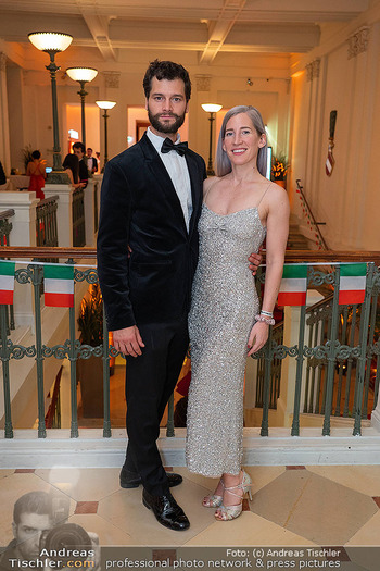 Grand Ballo Italiano - Palais Niederösterreich, Wien - Fr 29.05.2026 - Aaron KARL mit Freundin Verlobter Dorothea ALTENBURGER171