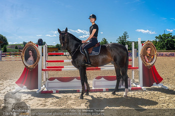 Fototermin vor LGCT Reitturnier - Privater Pferdehof, Haag - Do 04.06.2026 - Sally ZWIENER28