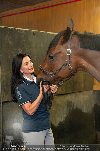 Fototermin vor LGCT Reitturnier - Privater Pferdehof, Haag - Do 04.06.2026 - Sonja KLIMA mit Pferd73