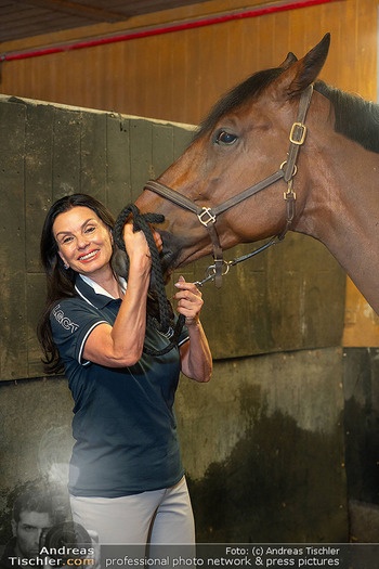 Fototermin vor LGCT Reitturnier - Privater Pferdehof, Haag - Do 04.06.2026 - Sonja KLIMA mit Pferd74