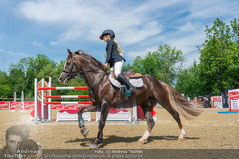 Fototermin vor LGCT Reitturnier - Privater Pferdehof, Haag - Do 04.06.2026 - Pferd galloppiert Galopp Gallopp, Diana SCHÖNBERG, Reitsport125