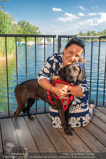 Christina Lugner Geburtstag - Strandcafe Alte Donau, Wien - Mo 08.06.2026 - Atousa MASTAN mit Hund Sia25