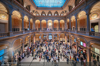 Ausstellungseröffnung ´Glanzstücke´ - MAK, Wien - Di 09.06.2026 - MAK Säulenhalle, Innenarchitektur4