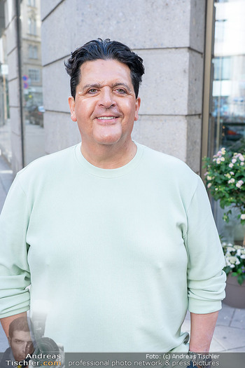 DAC Promiflohmarkt - Liu Jo Store, Wien - Do 11.06.2026 - Tony WEGAS (Portrait)19