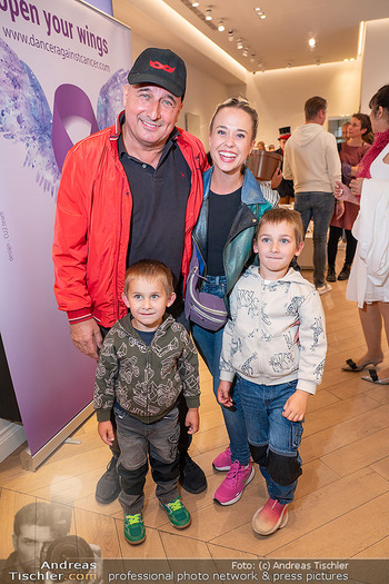 DAC Promiflohmarkt - Liu Jo Store, Wien - Do 11.06.2026 - Christoph FÄLBL mit Freundin Michelle HÄRLE und Kindern Casper32