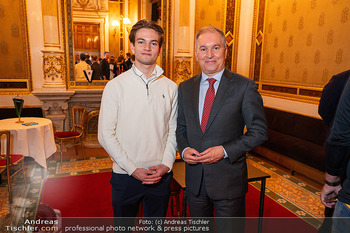 Schach in der Oper - Wiener Staatsoper - Fr 12.06.2026 - Vito CECERE (deutscher Botschafter) mit Sohn63