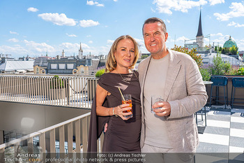 Sun AG Cocktail Empfang - Rosewood Hotel Rooftop Bar - Mo 15.06.2026 - Wolfgang GRABHER mit Ehefrau Meike9