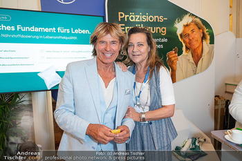 10 Jahre Klimakonferenz AWS - Hofburg, Wien - Di 16.06.2026 - Hansi HINTERSEER mit Ehefrau Romana106