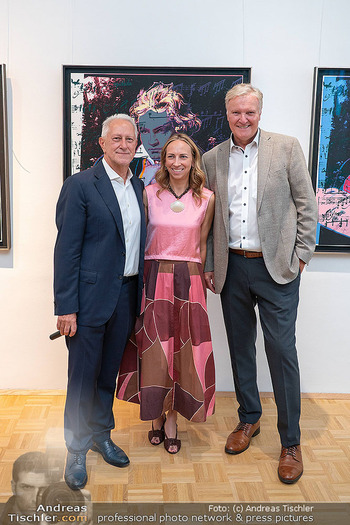 20 Jahresfeier und Ausstellung - Galerie Hartinger, Wien - Di 16.06.2026 - Gerald HARTINGER mit Tochter Lena HEIDRICH, Klaus Albrecht SCHR1