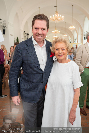 Esterhazy Künstlerfest - Orangerie Schönbrunn, Wien - Di 23.06.2026 - Daniel SERAFIN mit Mutter Ingeborg26