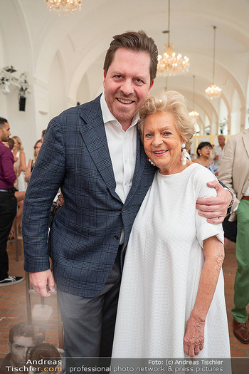Esterhazy Künstlerfest - Orangerie Schönbrunn, Wien - Di 23.06.2026 - Daniel SERAFIN mit Mutter Ingeborg27