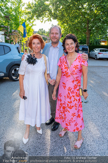 ausg´steckt is´ - Heuriger Dreimäderlhaus, Münchendorf - Do 25.06.2026 - Inge, Niki und Sandra KLINGOHR8
